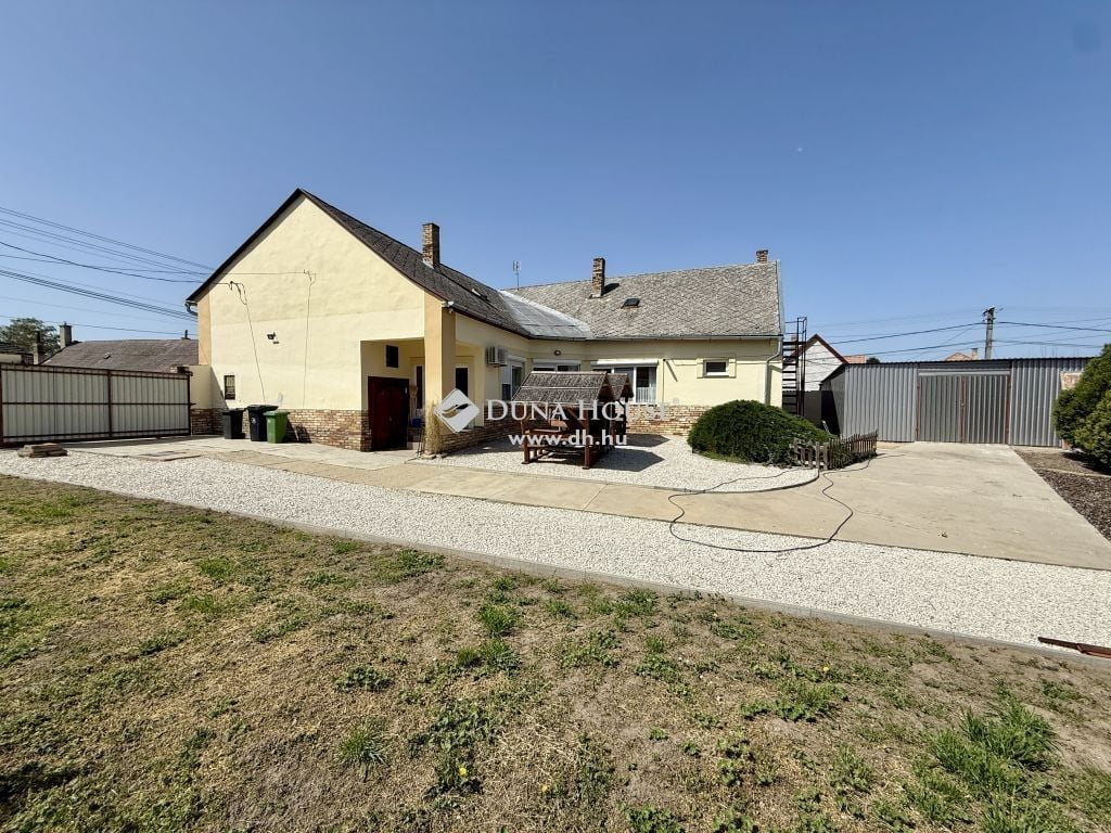 Property image Öt hálószobás Családi ház Fadd