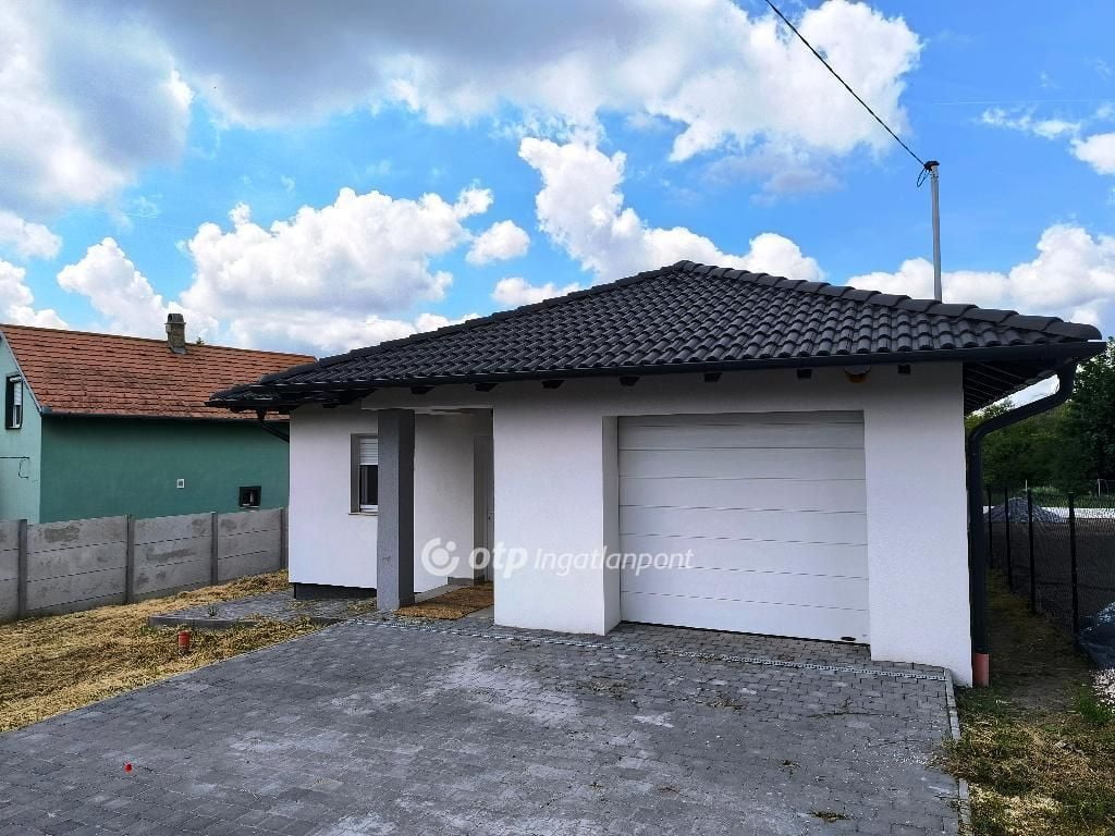 Property image Négy hálószobás Családi ház Érd
