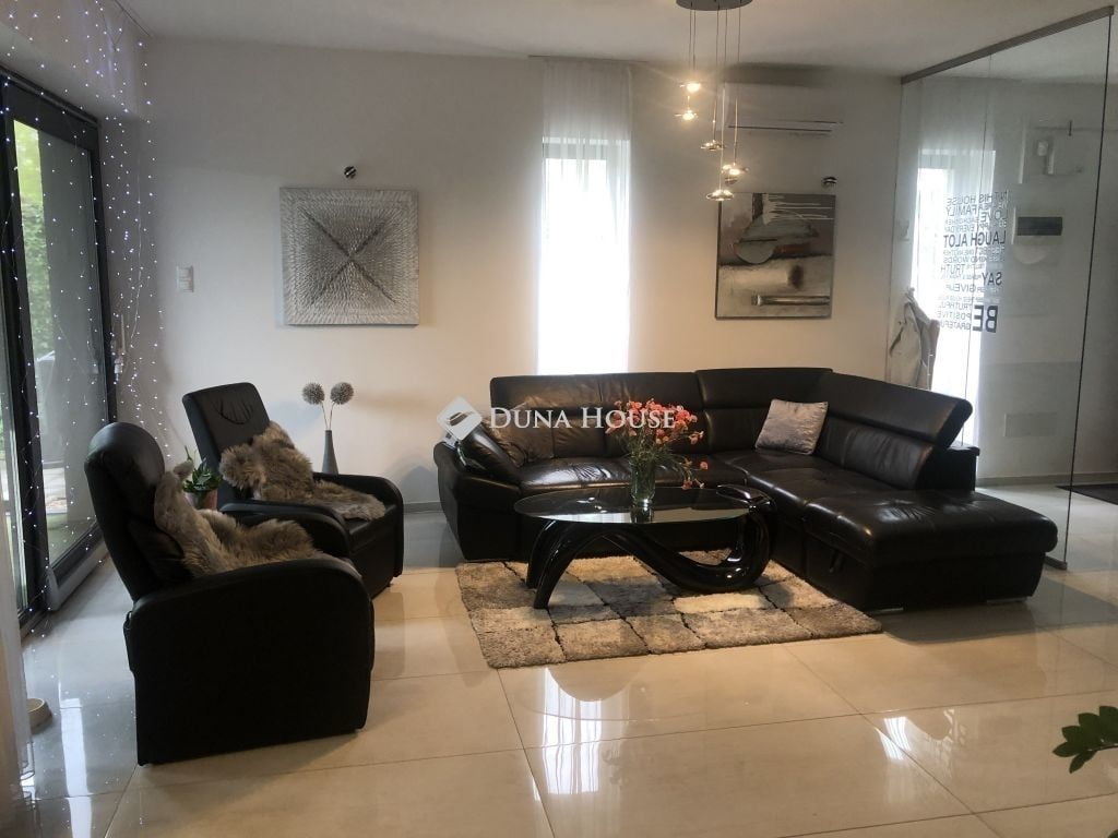 Property image Eladó Ikerház Pest megye, Mogyoród