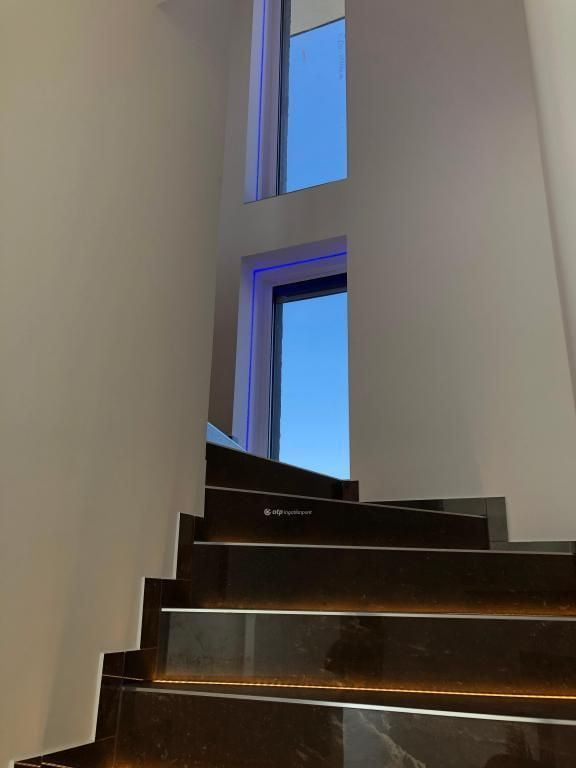 Property image Eladó Ikerház Pest megye, Üröm