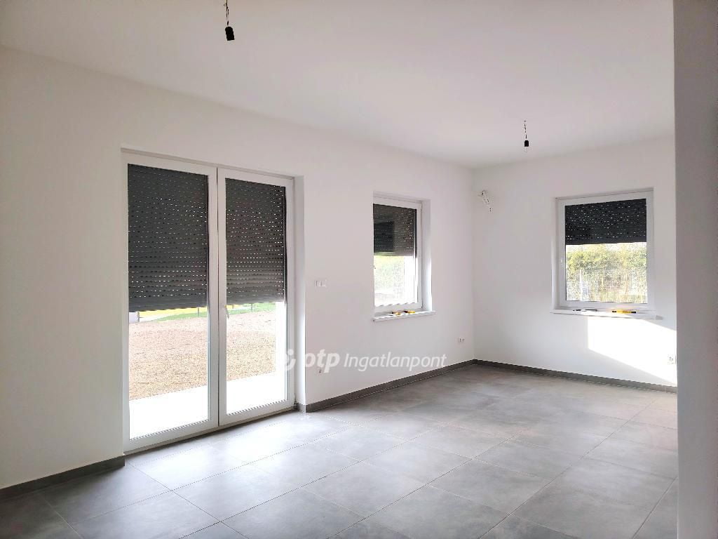 Property image Eladó Ikerház Fejér megye, Velence