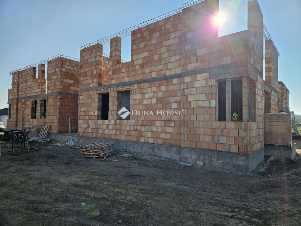 Property image Eladó Lakás Pest megye, Mende