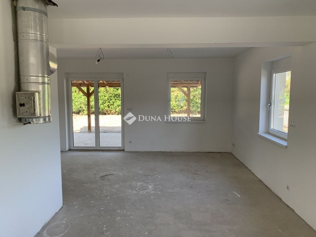 Property image Eladó Ikerház Madách Imre utca, Százhalombatta