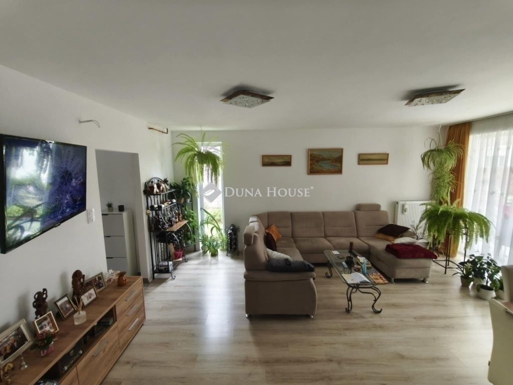 Property image Eladó Ikerház Castrum utca, Göd