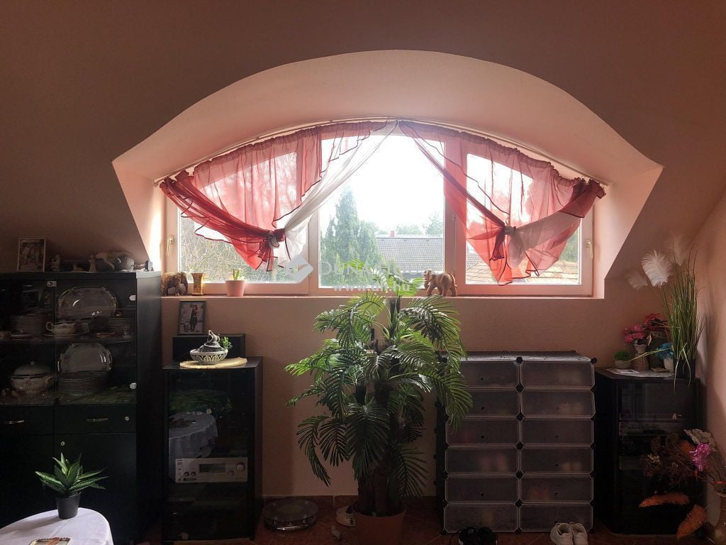 Property image Hat hálószobás Családi ház Fót Lehel utca