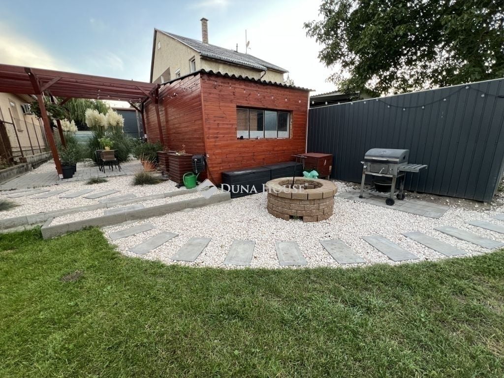 Property image Eladó Ikerház Nyár utca, Halásztelek