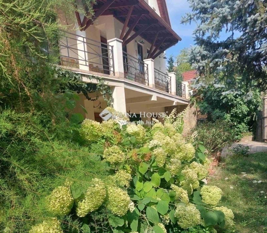 Property image Nyolc hálószobás Családi ház Telki Tulipán utca