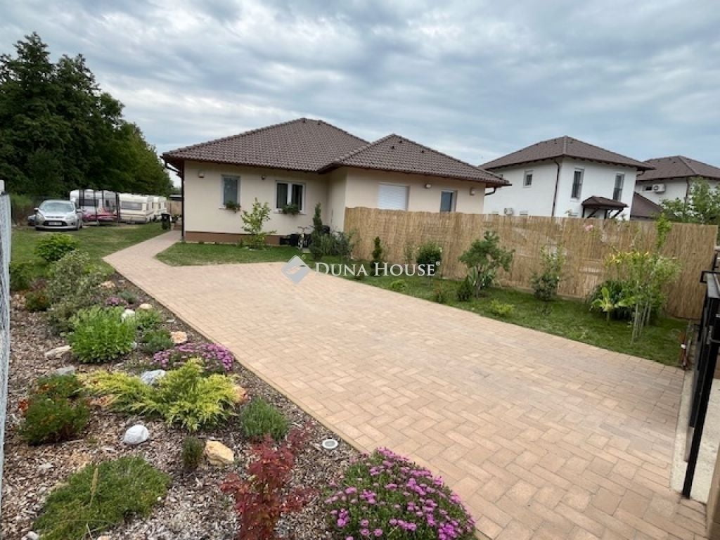 Property image Eladó Ikerház Pest megye, Vácrátót