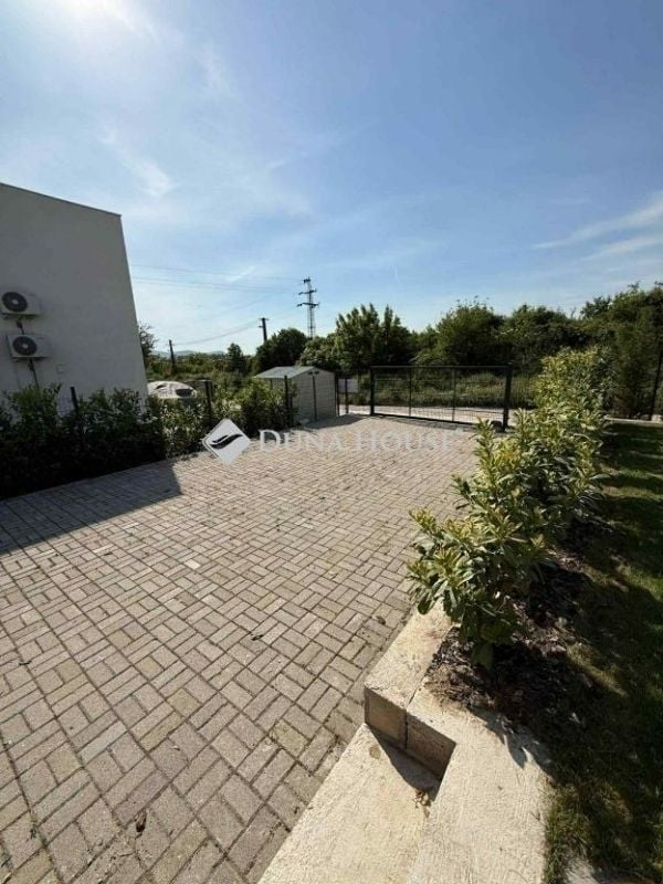 Property image Eladó Ikerház Altány út, Vác