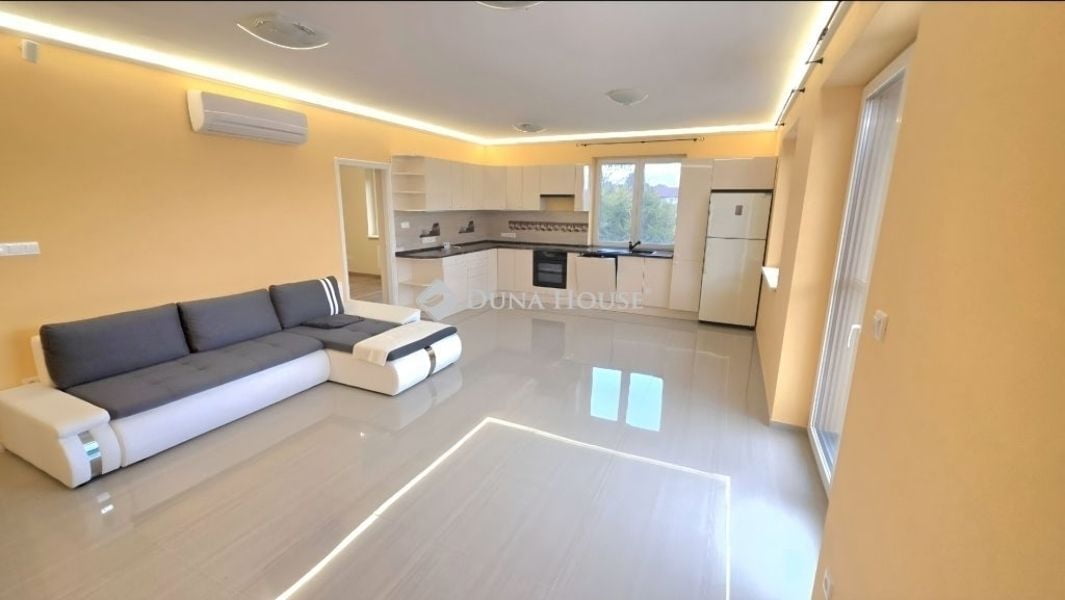 Property image Eladó Ikerház Pest megye, Halásztelek