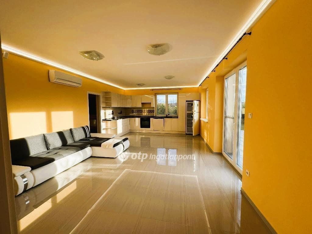 Property image Eladó Ikerház Pest megye, Halásztelek